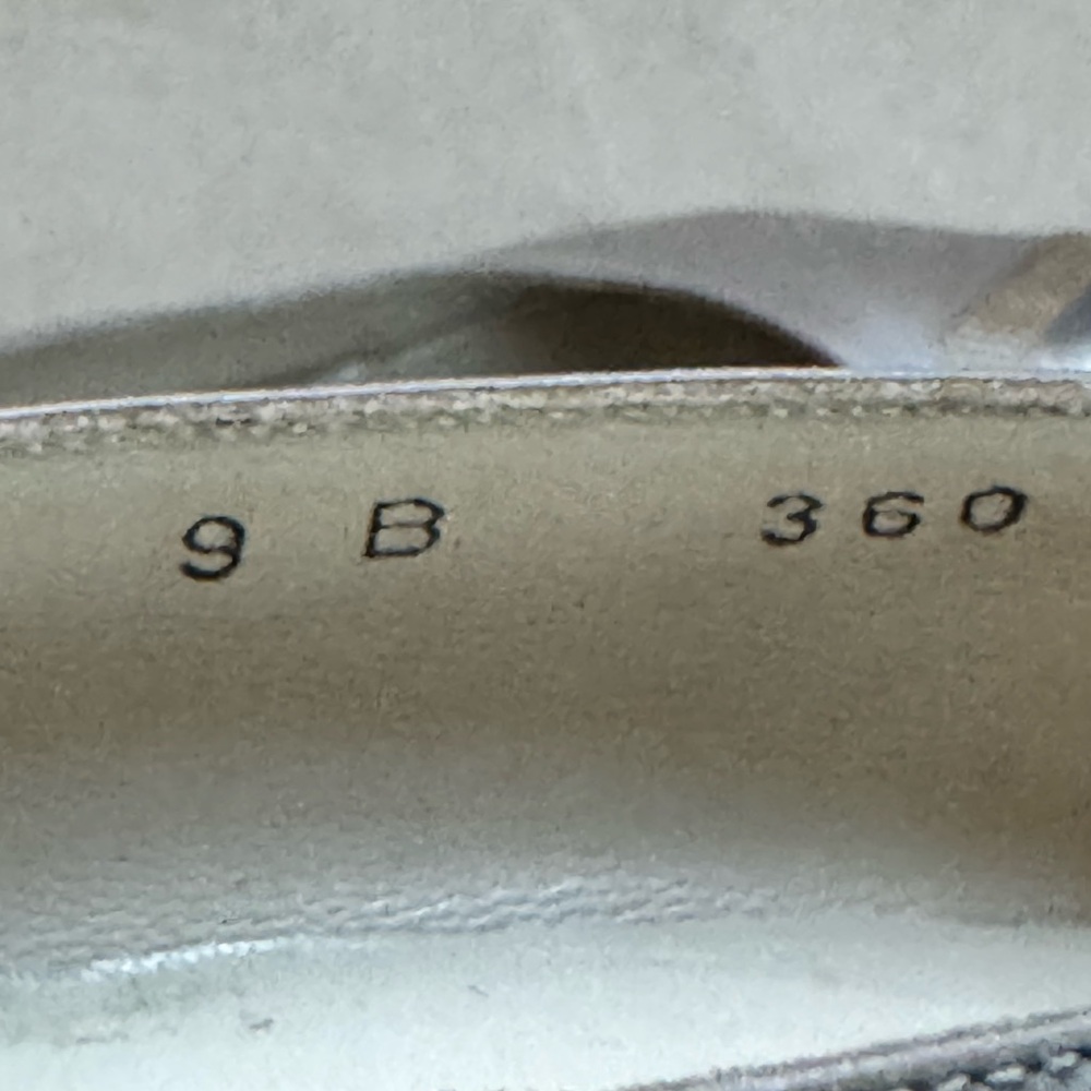 VTG Salvatore Ferragamo Two Tone Low Heel (2.5”) Pumps in Taupe & Metallic Toe 9 - Picture 13 of 13
